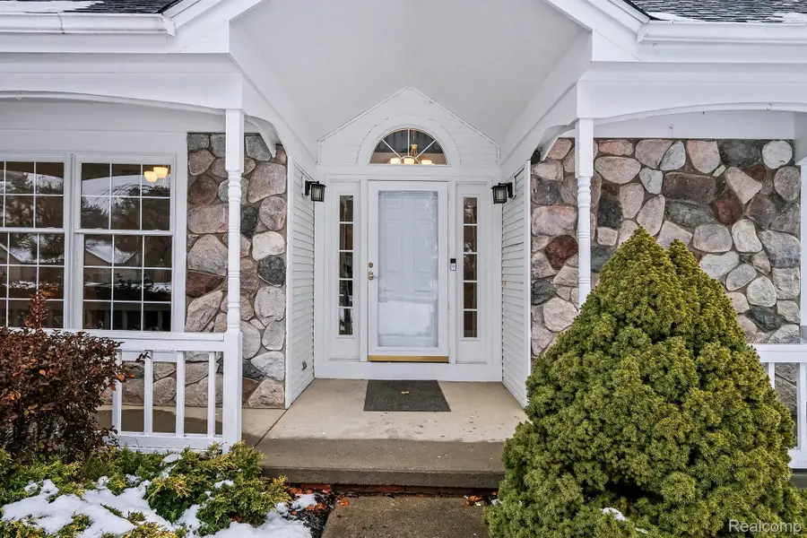 4116 Split Rail Lane, Fenton, MI 48430 - Image #2