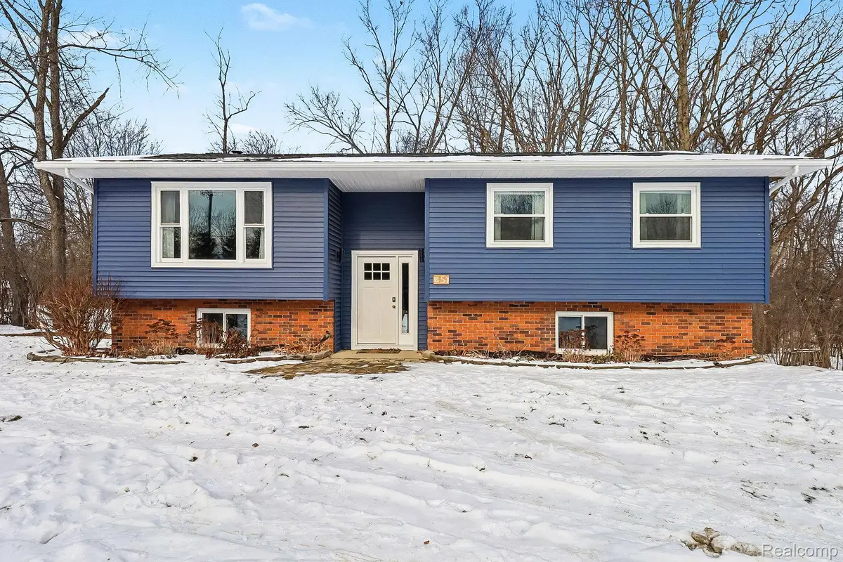 451 6 Mile Road, Northfield, MI 48189 - Image #1