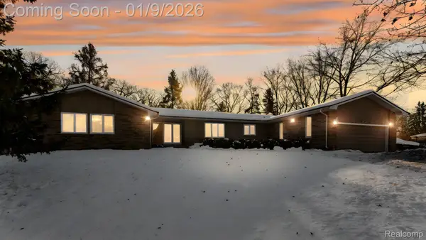 2247 Silver Maple Drive, Milford, MI 48380