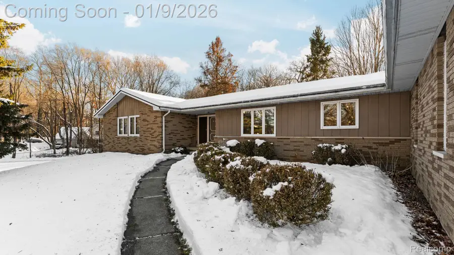 2247 Silver Maple Drive, Milford, MI 48380 - Image #2