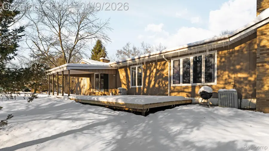 2247 Silver Maple Drive, Milford, MI 48380 - Image #3