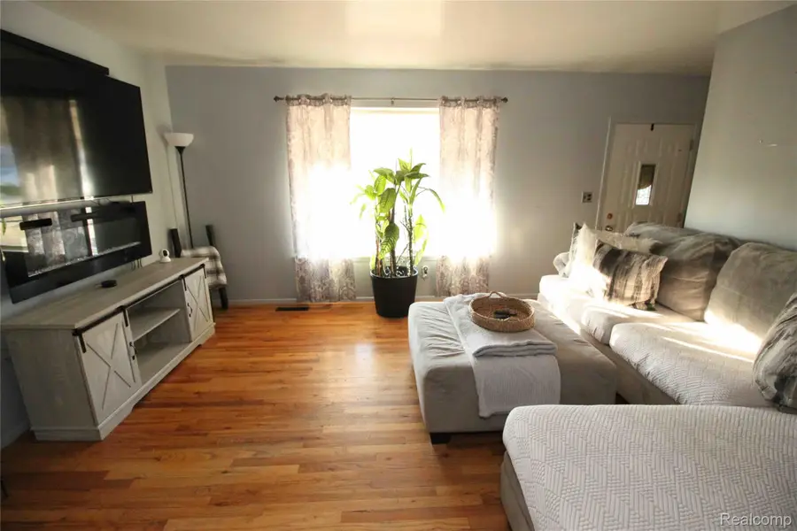 27820 Larry Street, Roseville, MI 48066 - Image #3