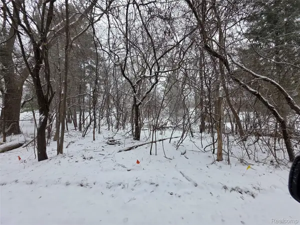 2375 Greenlawn Avenue, Bloomfield, MI 48302