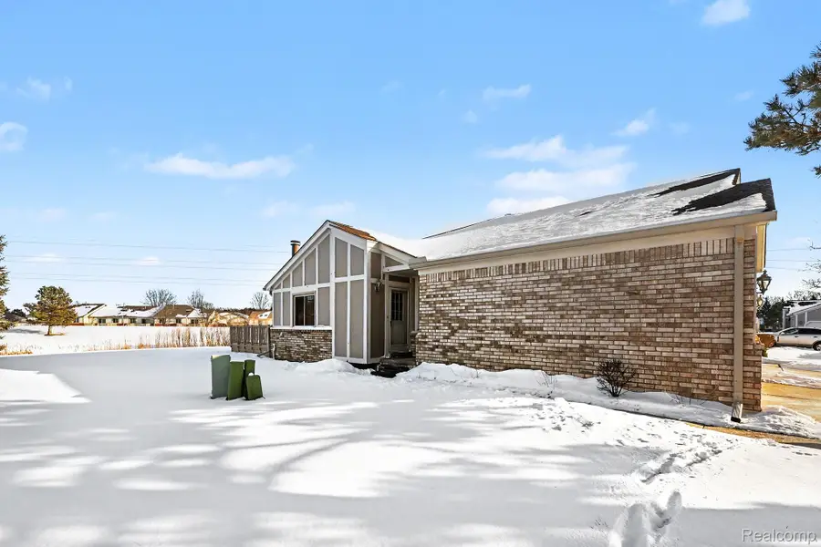 42146 Hidden Brook Drive, Clinton Charter Township, MI 48038 - Image #3