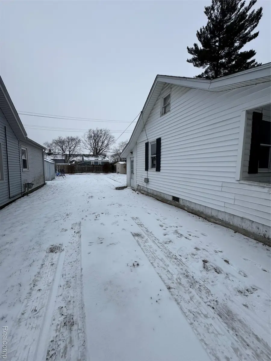 28065 Maple Street, Roseville, MI 48066 - Image #3