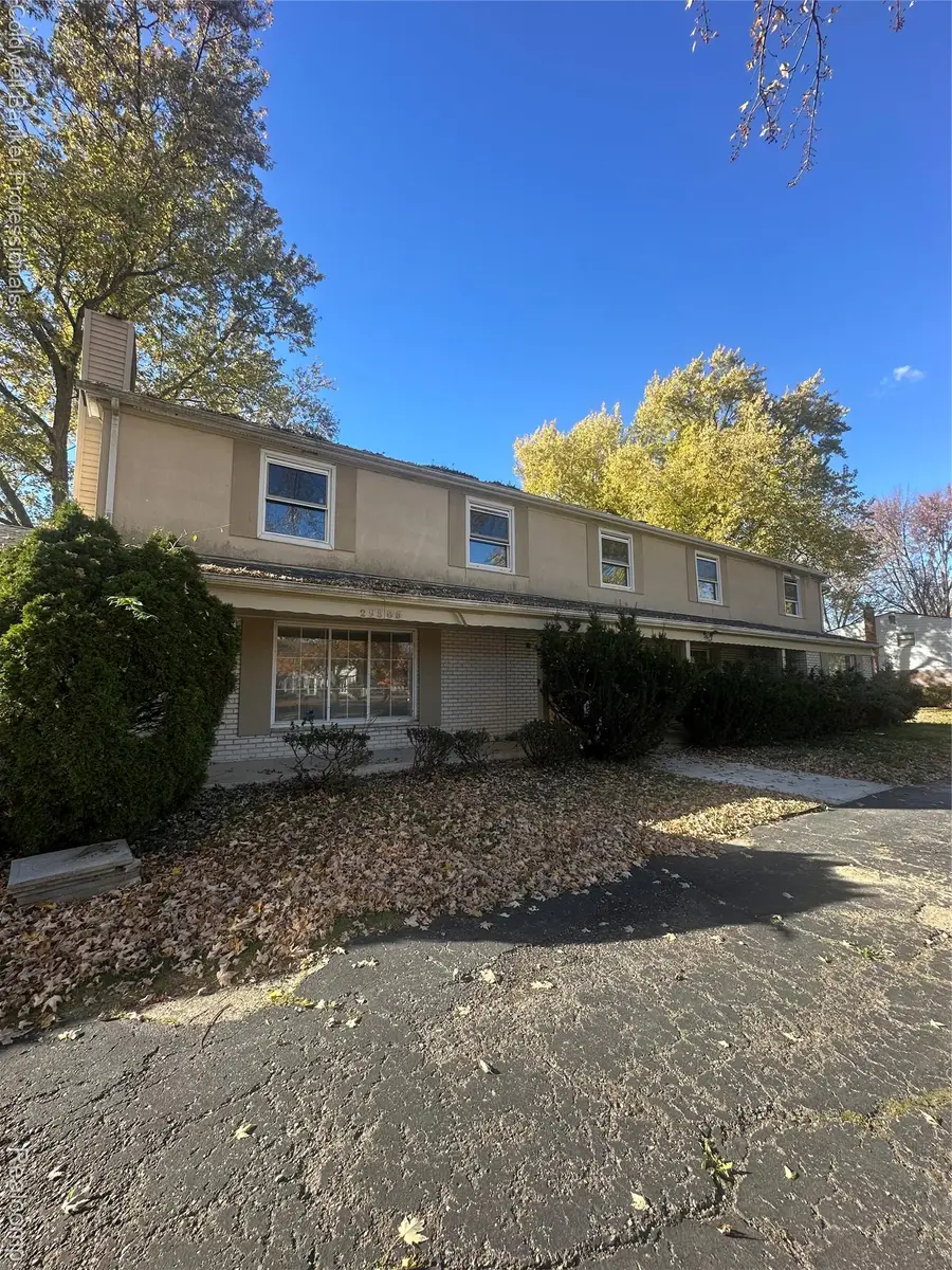 29585 Woodhaven Lane, Southfield, MI 48076 - Image #2