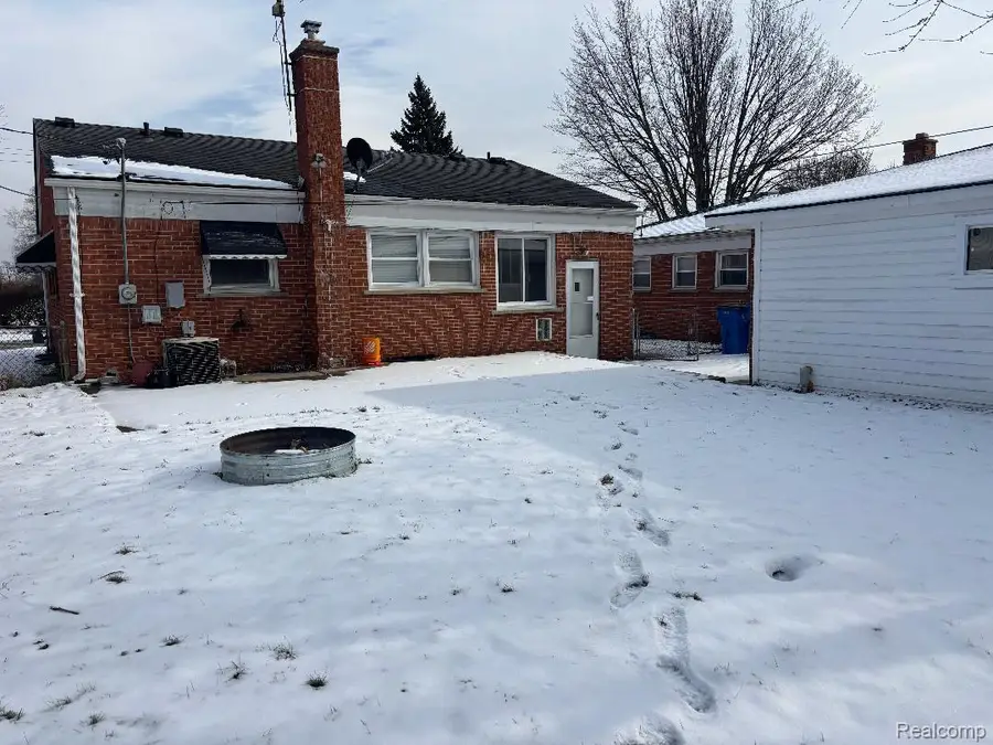 25004 Powers Avenue, Dearborn Heights, MI 48125 - Image #2