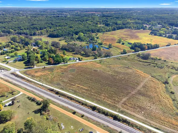 890 Pierce Road, Chelsea, MI 48118