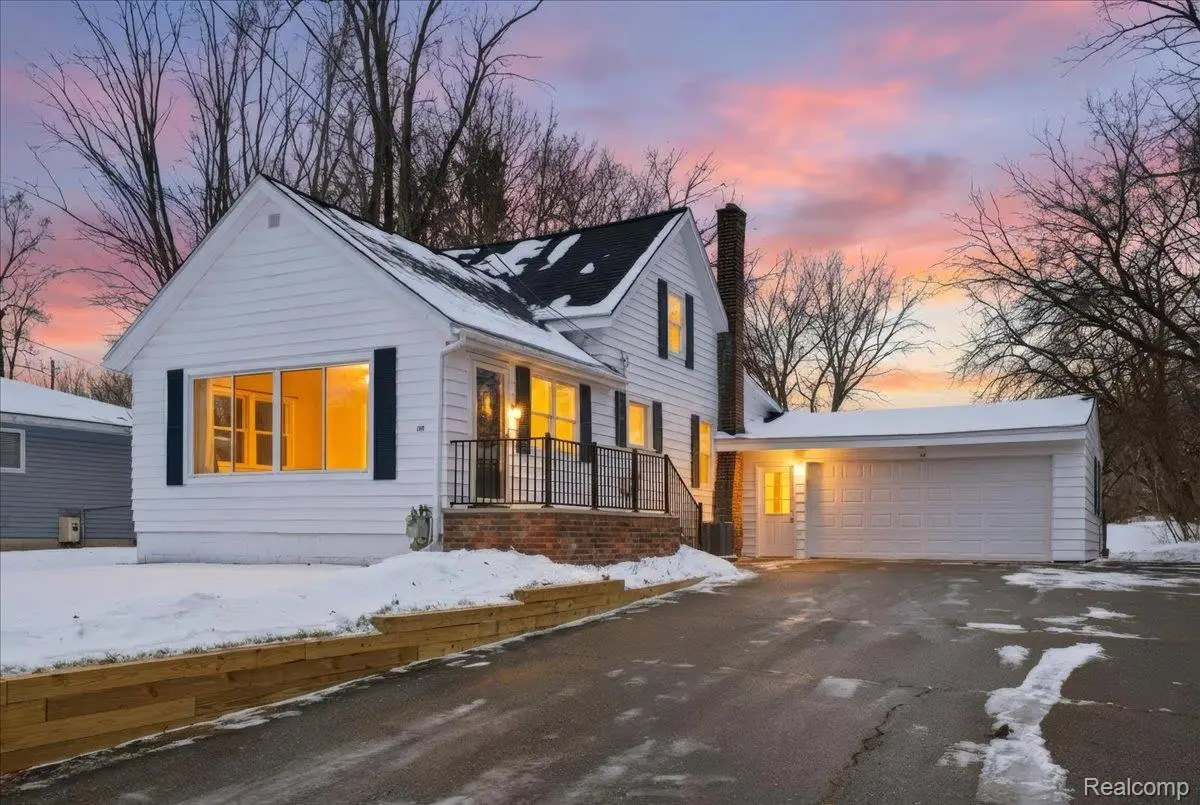 1131 Airway Drive, Waterford, MI 48327 - Image #1