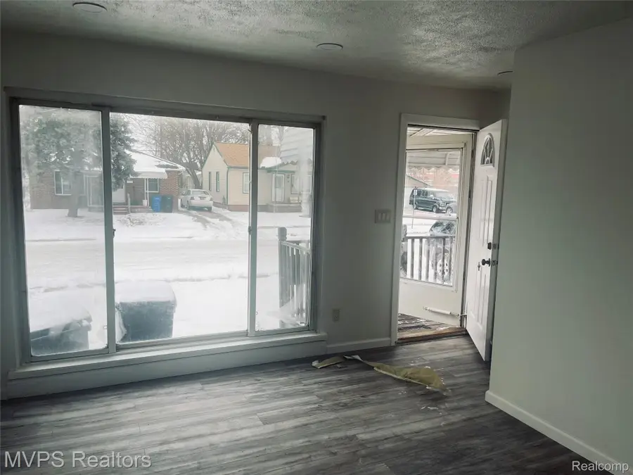 45 W Hudson Avenue, Madison Heights, MI 48071 - Image #3