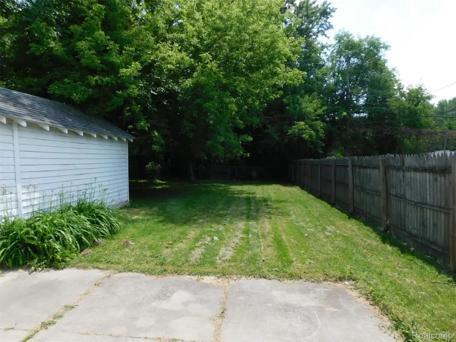 22028 Elizabeth Street, Saint Clair Shores, MI 48080 - Image #2