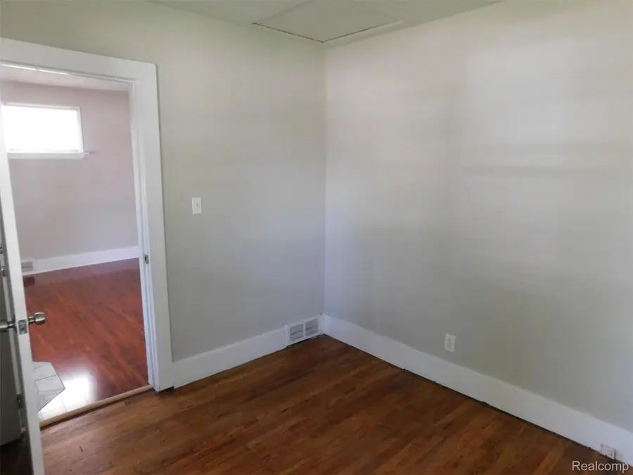 22028 Elizabeth Street, Saint Clair Shores, MI 48080 - Image #3