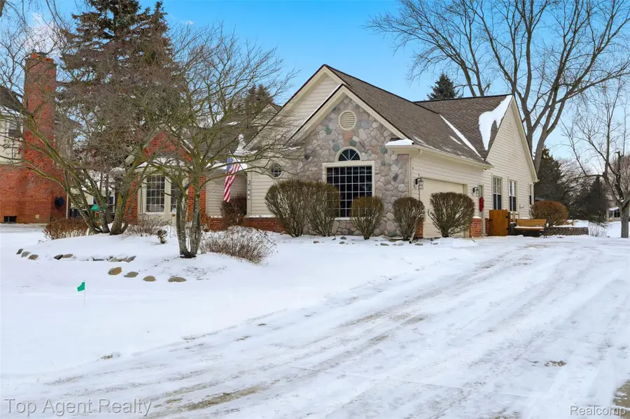 1248 Ridgeview Circle, Orion, MI 48362 - Image #2