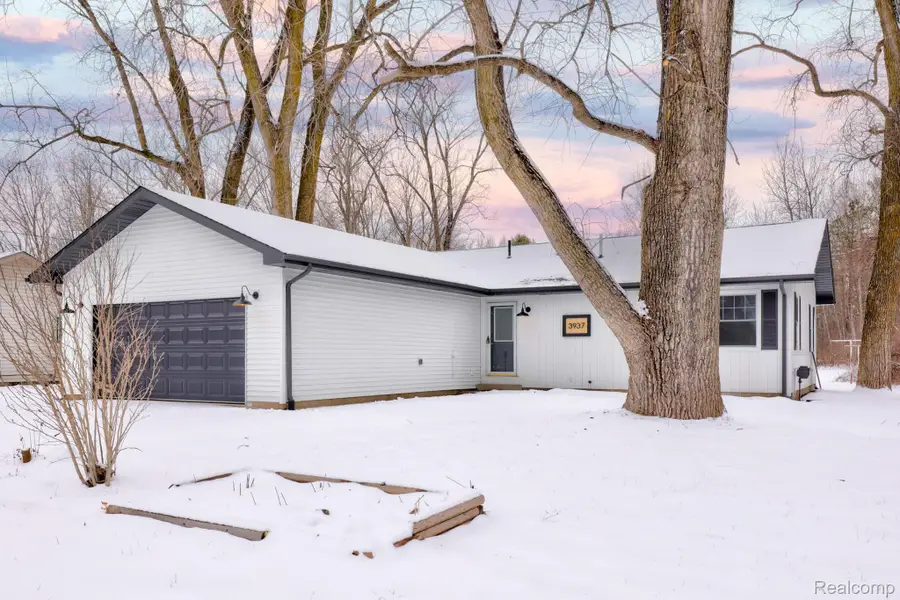 3937 Curtis Road, Bridgeport Charter Township, MI 48415 - Image #2