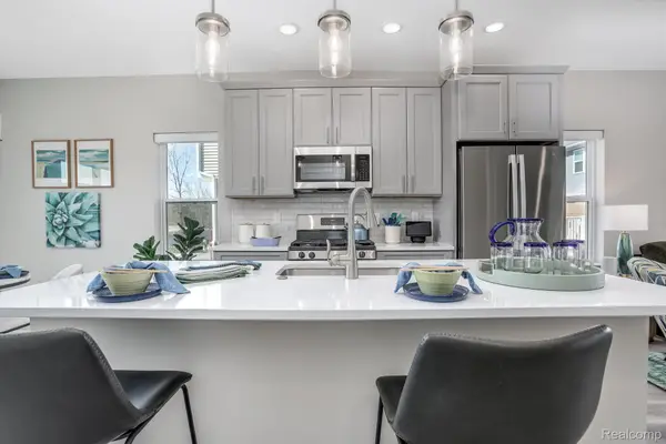 33022 Rougeside Trail Road #53, Farmington, MI 48336