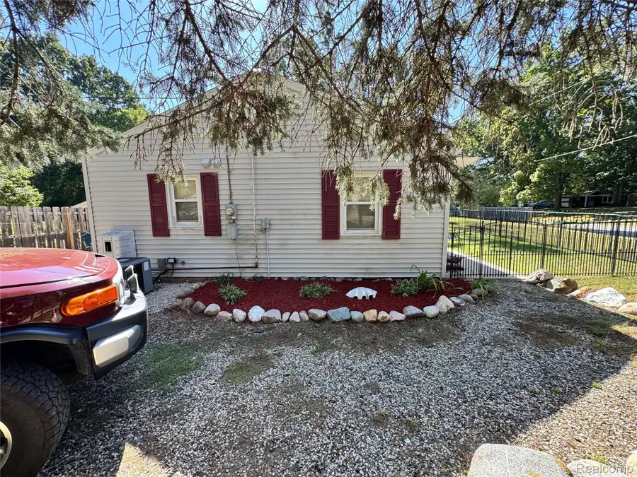 9229 Oakland Drive, Portage, MI 49024 - Image #2