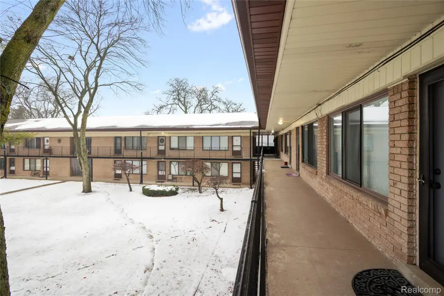 995 N Cass Lake Road #218, Waterford, MI 48328 - Image #3