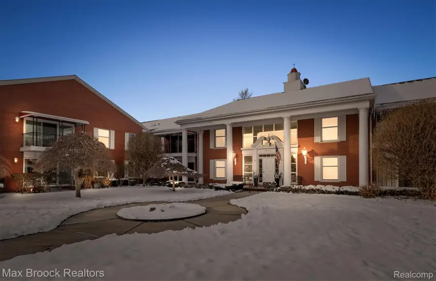 19710 W 13 Mile Road #210, Beverly Hills, MI 48025 - Image #3