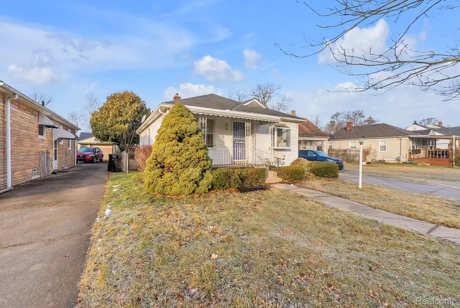 6411 Greenview Avenue, Detroit, MI 48228 - Image #3