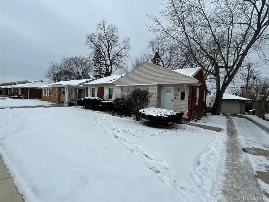 23509 Parklawn Street, Oak Park, MI 48237 - Image #2