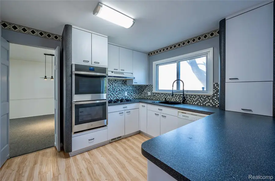 21660 Riverview Drive, Southfield Township, MI 48025 - Image #2