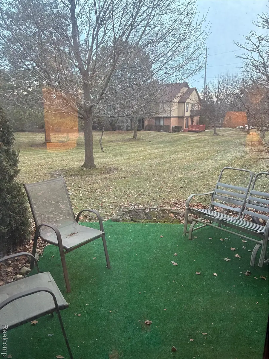 1553 Meadow Side Drive, Rochester Hills, MI 48307 - Image #3