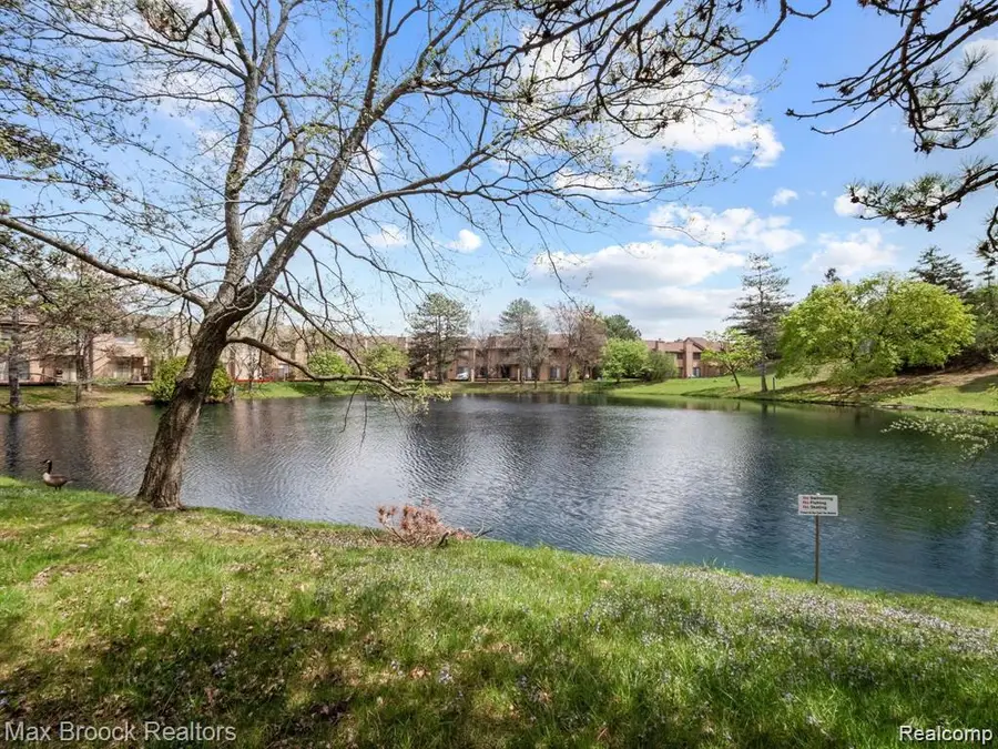 5106 Rock Run, West Bloomfield, MI 48322 - Image #2