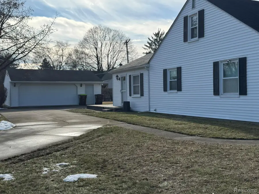 684 Greylock Street, Belleville, MI 48111 - Image #2