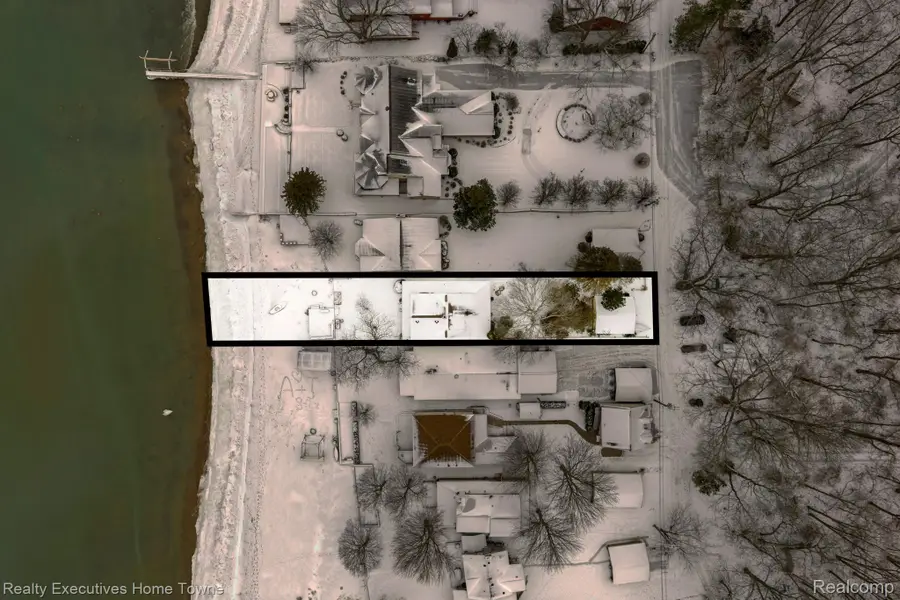 5430 Lakeshore Road, Fort Gratiot, MI 48059 - Image #2