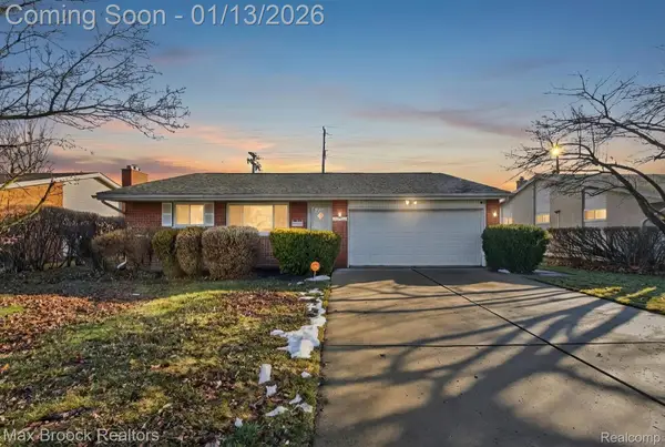 27900 E Larkmoor Street, Southfield, MI 48076