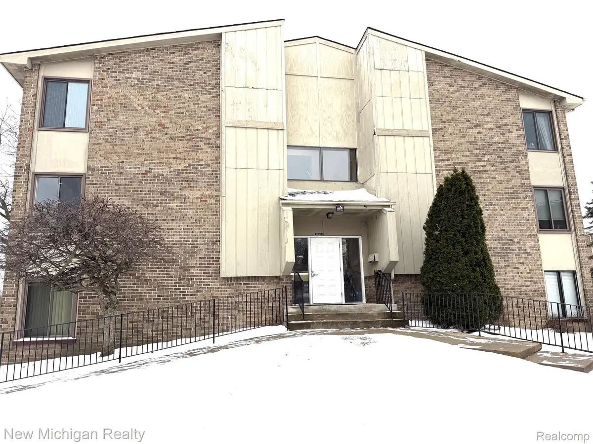 30515 West 14 Mile Rd #30, Farmington Hills, MI 48334 - Image #1