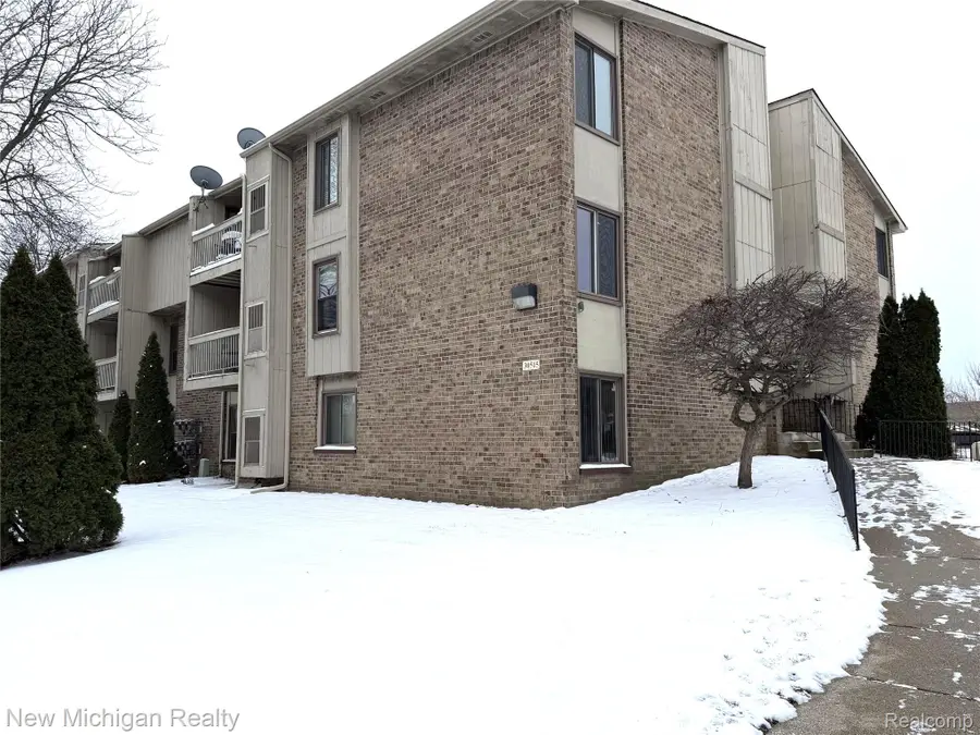 30515 West 14 Mile Rd #30, Farmington Hills, MI 48334 - Image #2