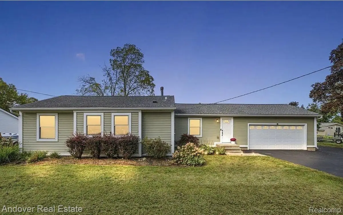 1298 S Cass Lake Road, Waterford, MI 48328 - Image #1