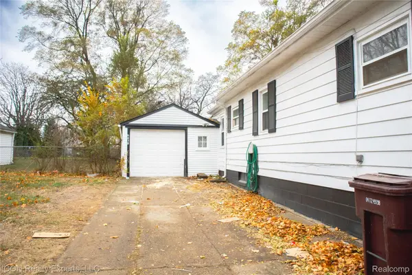 6838 Braun, CenterLine, MI 48015