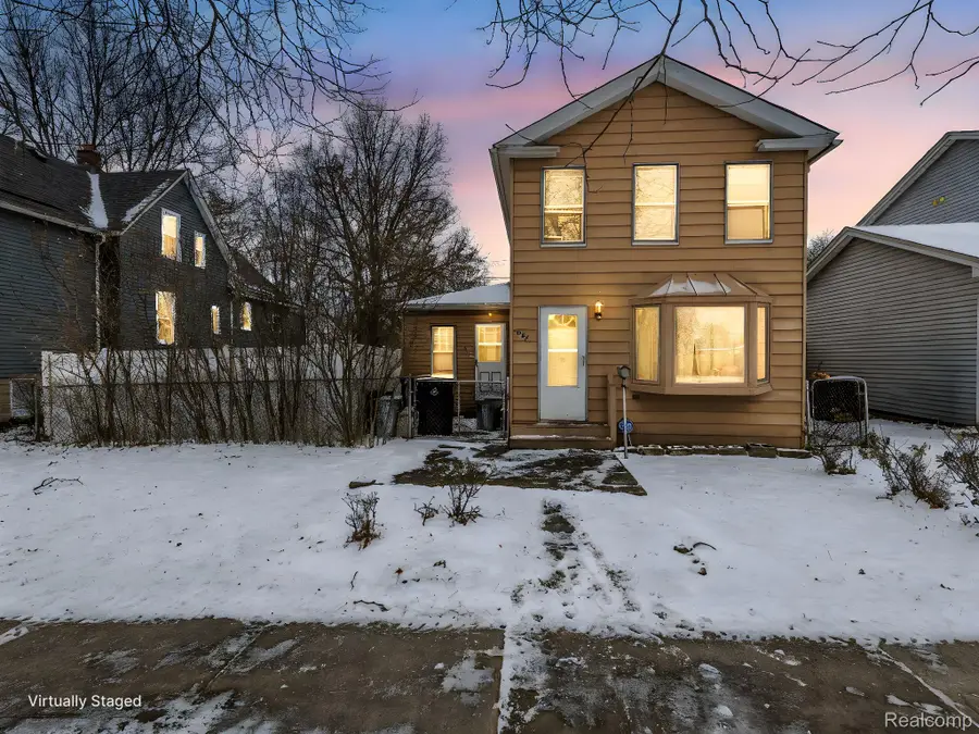 547 Pine Street, Wyandotte, MI 48192 - Image #2