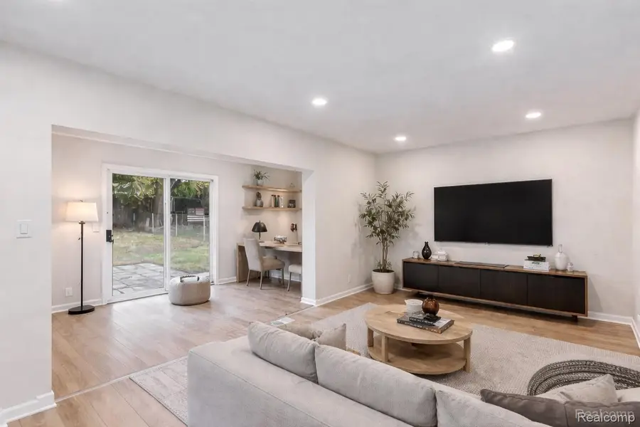 35304 Simco Drive, Clinton Township, MI 48035 - Image #2