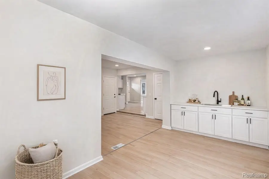 35304 Simco Drive, Clinton Township, MI 48035 - Image #3