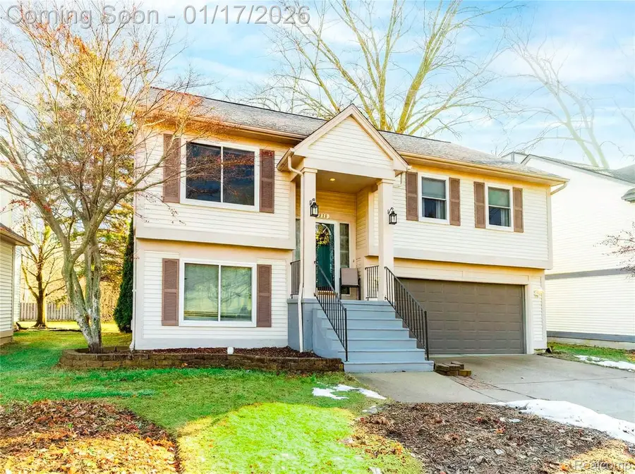 907 Huntclub Boulevard, Auburn Hills, MI 48326 - Image #2