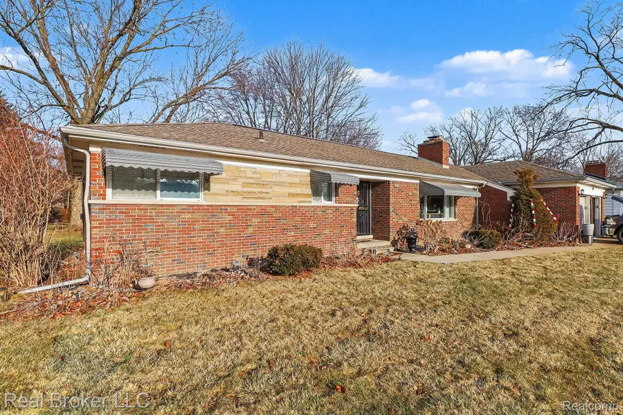 19115 Old Homestead Drive, Harper Woods, MI 48225 - #2