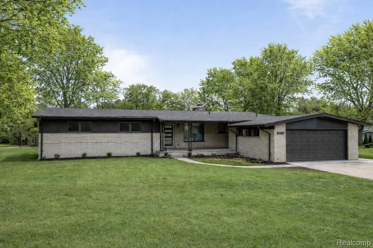 7011 White Pine Drive, Bloomfield, MI 48301 - Image #1