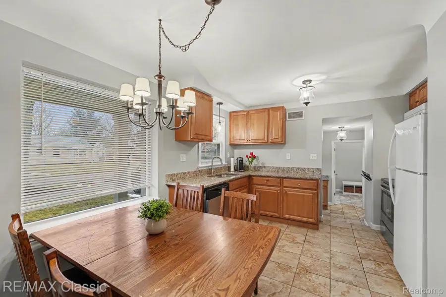 23072 Lilac Street, Farmington, MI 48336 - Image #3