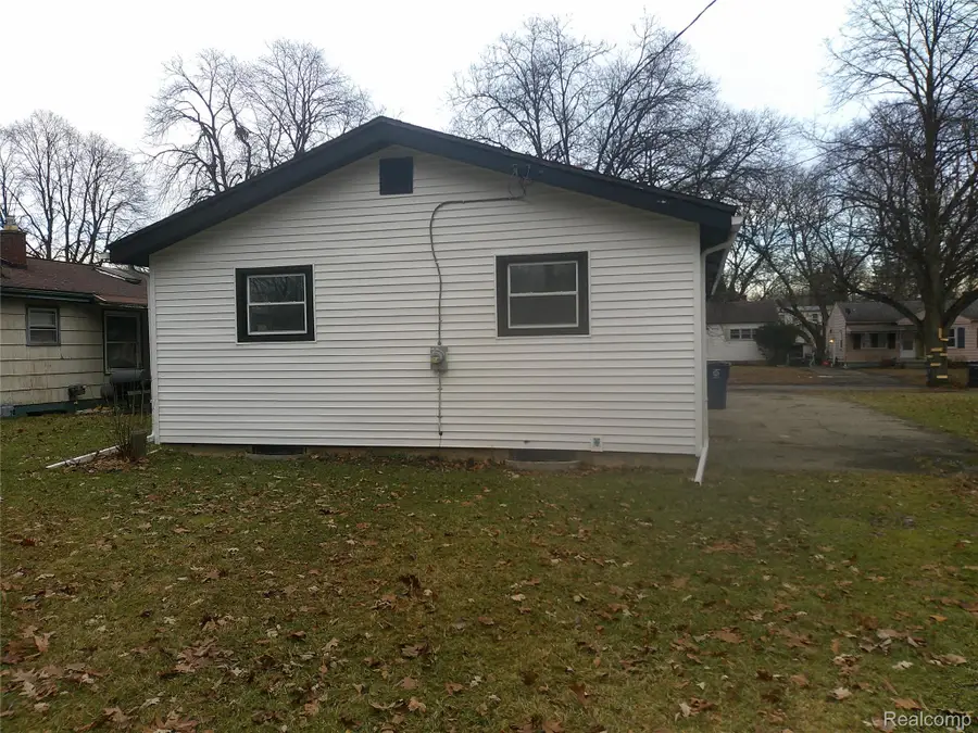 4502 Huckleberry Lane, Flint, MI 48507 - Image #3
