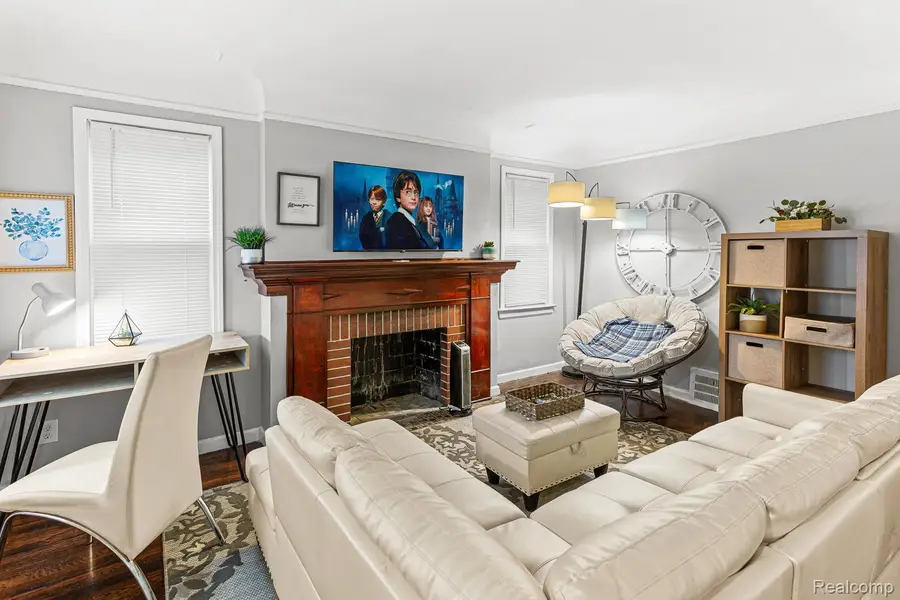 9500 Lakepointe Street, Detroit, MI 48224 - #2