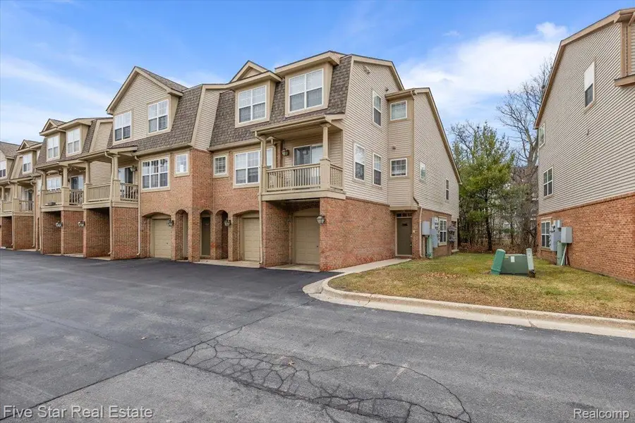 2781 Barclay Way, Ann Arbor, MI 48105 - Image #2