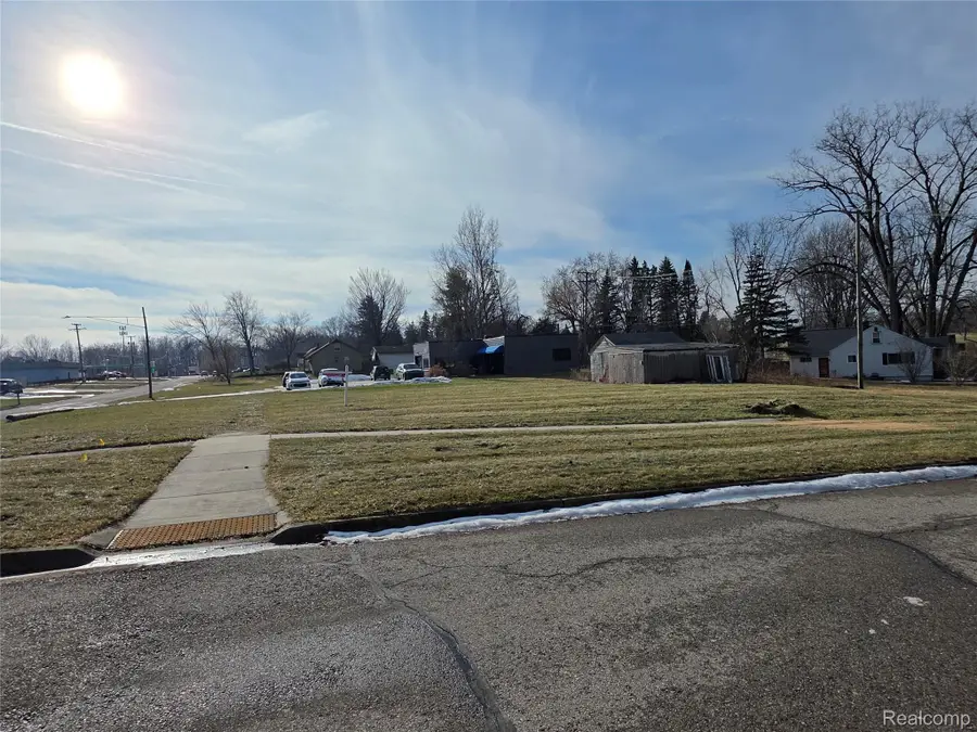 1573 N Telegraph Drive, Pontiac, MI 48340 - Image #3