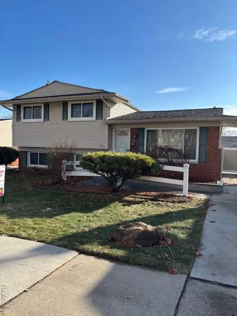 674 Langley Boulevard, CommerceTwp, MI 48017