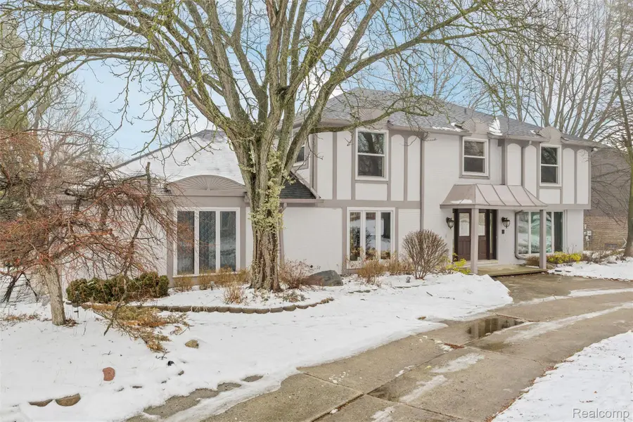 35232 Quaker Way, Farmington Hills, MI 48331 - Image #3