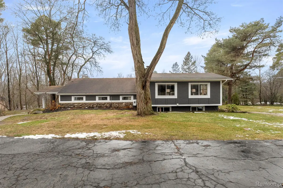 45401 W 9 Mile Road, Novi, MI 48374 - Image #1