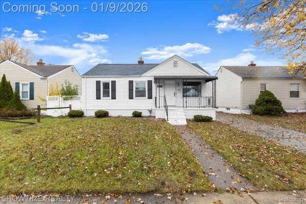 26400 Blumfield Street, Roseville, MI 48066