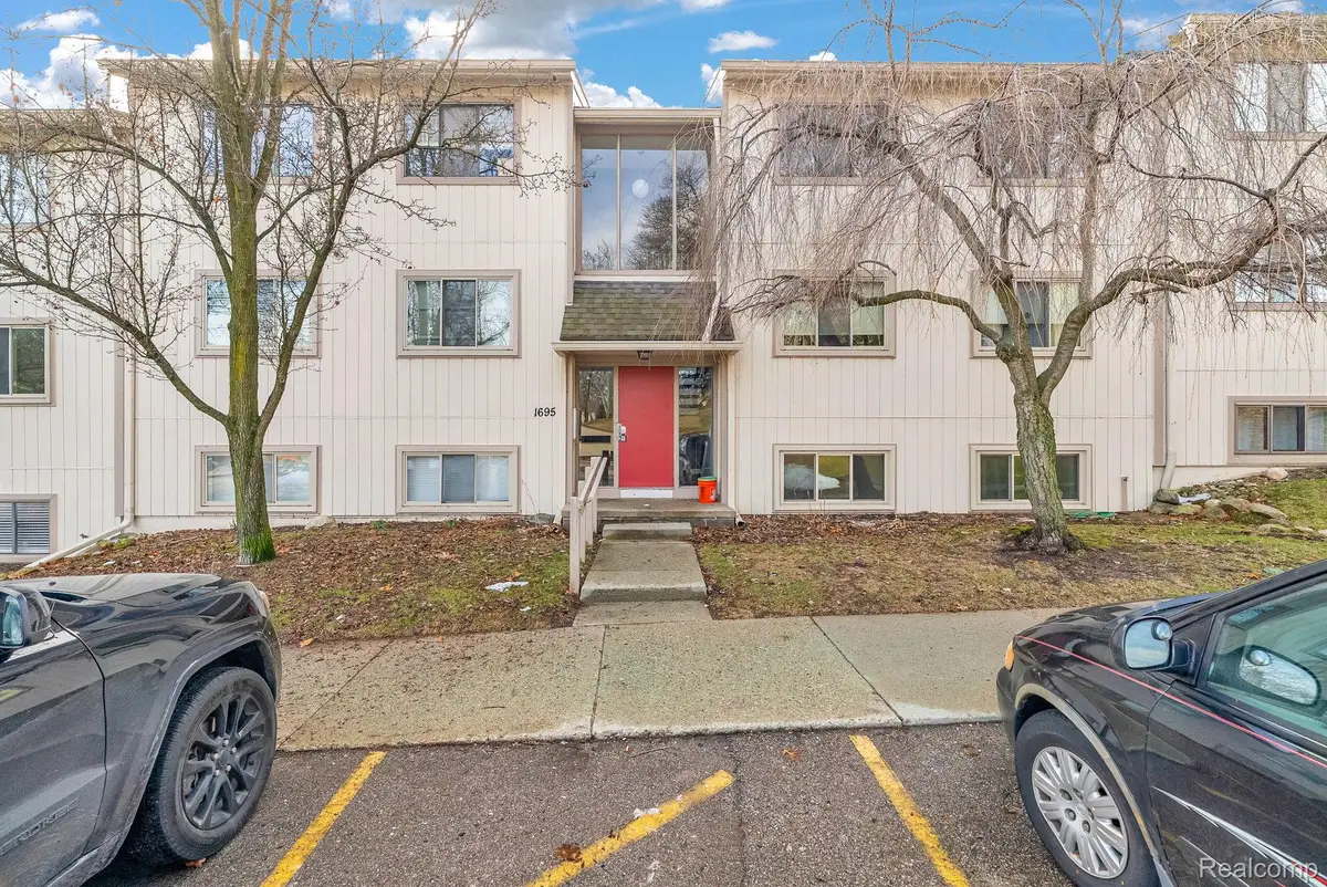 1695 Riverside Drive #8, Rochester Hills, MI 48309 - Image #1